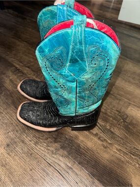 Ferrini Black & Turquoise Western Cowboy Boots with Red Lining